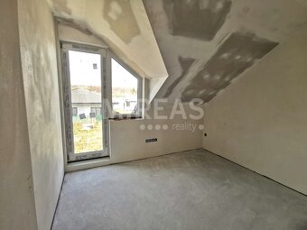 Velký Osek, prodej řadového rodinného domu 5+kk, 106 m2 na p - 10