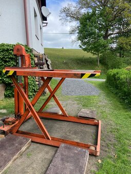 Nůžkový hydraulický zvedák - 10