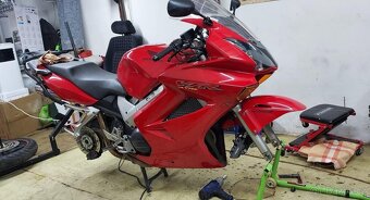 Honda VFR 800 Vtec V4 - 10