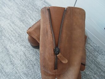 Hnědé kožené boty kozačky Baťa - 39 - 10