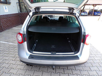 Volkswagen Passat 2,0 TDI DSG,XENON,TAŽNÉ,NAVI - 10
