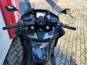 HONDA Forza 750 2024 ČR,3800km,Akrapovič,Smart box - 10