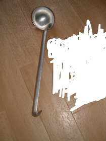 Starší příbory, lžíce, vidličky, nože, hliníková naběrečka - 10