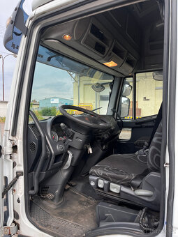 Plachtové vozidlo Iveco Eurocargo 80E22 + shrnovací přívěs - 10