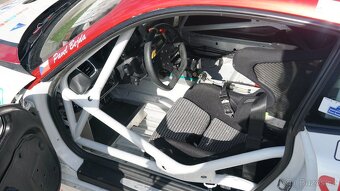 Porsche 981 Cayman GT4 Clubsport MR, závodní - 10