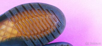 VYŠŠÍ KOTNÍKOVÉ BOTY - dr. MARTENS - vel. 32 - 10