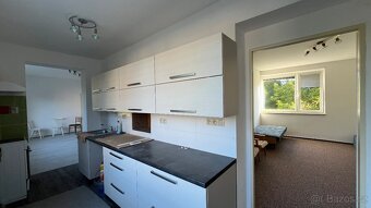 Prodej prostorného bytu 5+1 včetně zahrádky - 10