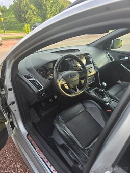 Ford Focus ST - 10