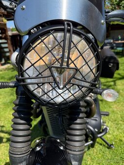 Triumph Street Scrambler 900 - 10
