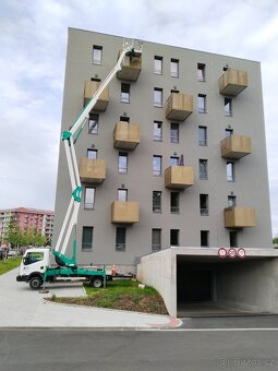 Nůžkovo teleskopická pracovní plošina - 10