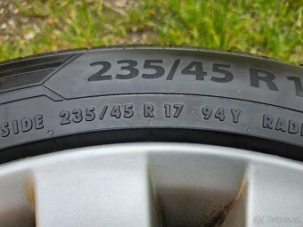 Kompletní letní orig. Alu kola VW MACAU - 235/45 R17 - 5x112 - 10