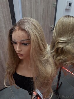 Dlouhá vlnitá blond paruka s krajkou vpředu 106513 - 10
