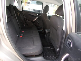 Peugeot 2008 1.2 VTi,navigace,1.majitel,serviskní kniha,TOP - 10