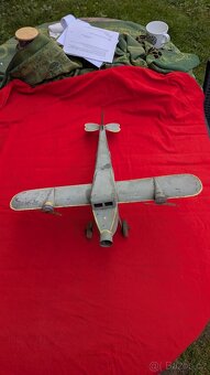 Stará plechová hračka z 1 republiky model letadla - 10