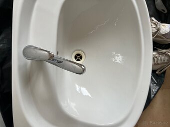 Umyvadlo s baterií - 10