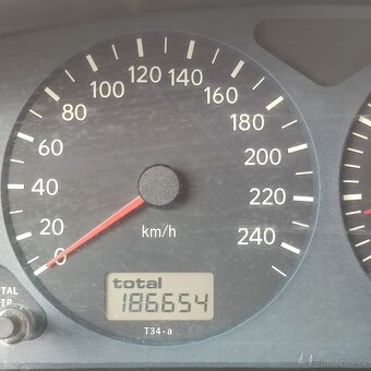 prodám TOYOTA AVENSIS kombi, benzín, 1.6, 81 kW - 10