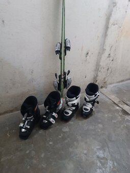 lyže + 2x lyžáky - 10