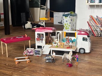 Schleich přepravník koní a další koně a doplňky - 10