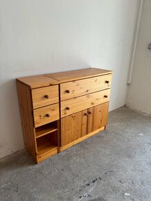 PRODÁM KOMODU A PŘÍDAVNOU SKŘÍŇKU-MASIVNÍ BOROVICE - 10