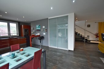 Prodej luxusního domu 6+1, garáž, Hoštice u Vodochod - 10