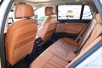 BMW 530d xDrive LUXURY TAŽNÉ PANORAMA DPH ČR 1.MAJITEL - 10