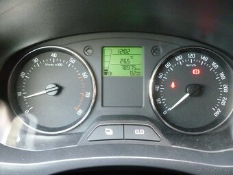 Škoda Fabia 1.4 63KW /79000km/TEMPOMAT/VÝHŘ.SED - 10