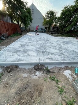 Pokládka zámkové dlažby a výkopové práce - 10