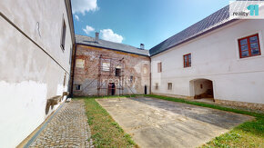 Historická tvrz v centru Města Dačice - 10