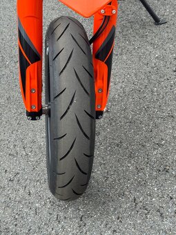 KTM 690 SMC R, 2023, 1916 km - 10
