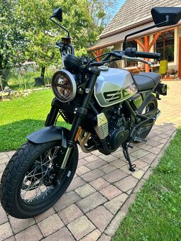 Brixton Crossfire 500X - 10