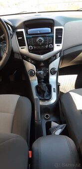 Chevrolet cruze 1.6, benzín - 10