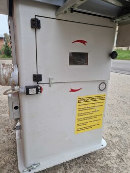 Skracovačka pneumatická Stromab TR350 so stolmi - 10