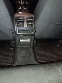 Prodám vozidlo Škoda Superb combi - 10