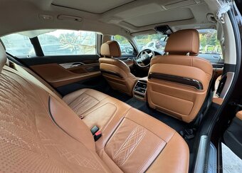 BMW Série 7 740i - 10