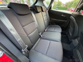 Hyundai i30 1,4 16V 80kW - klima - tažné zařízení. - 10