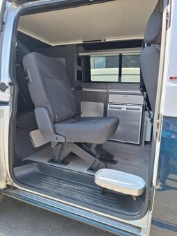 VOLKSWAGEN T6 2,0TDI 4x4 CALIFORNIA STYL 6míst - 10