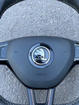 Zkosený vyhřívaný mutifunkční volant Škoda Superb, atd... - 10