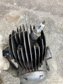 Prodám motor jawa pařez včetně výfuku - 10