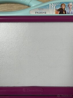 Magnetická kreslící tabulka Frozen Clementoni. - 10