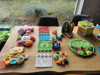 Různé interaktivní hračky - 10