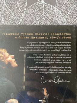 Nová kniha Ed Sheeran před objektivem v originální fólii - 10