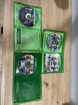 Xbox series x 1TB se dvěma ovladači, duální nabíječkou a hry - 10