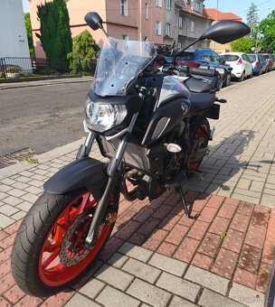 YAMAHA MT-07 - 10
