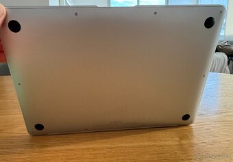 MacBook Air JAKO NOVÝ - 10