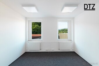 Kancelář 26 m2 v moderní administrativní budově s parkováním - 10