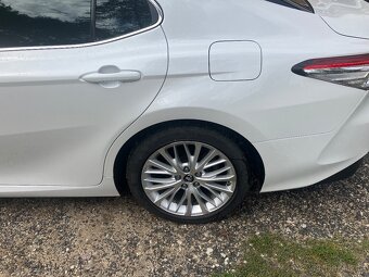 Prodám Camry 2.5 hybrid - 10