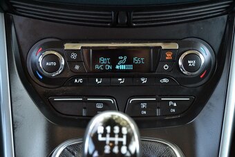 Ford C-Max 2.0 TDCI 103kW Titanium TOP STAV - 10