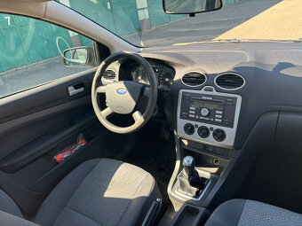 Ford Focus 1.6i 16V - 10