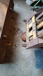 Zvedačka za traktor s vyklápěcí lopatou - 10