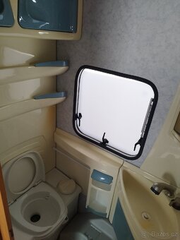 Karavan Caravelair 490 pro 6 osob. - 10